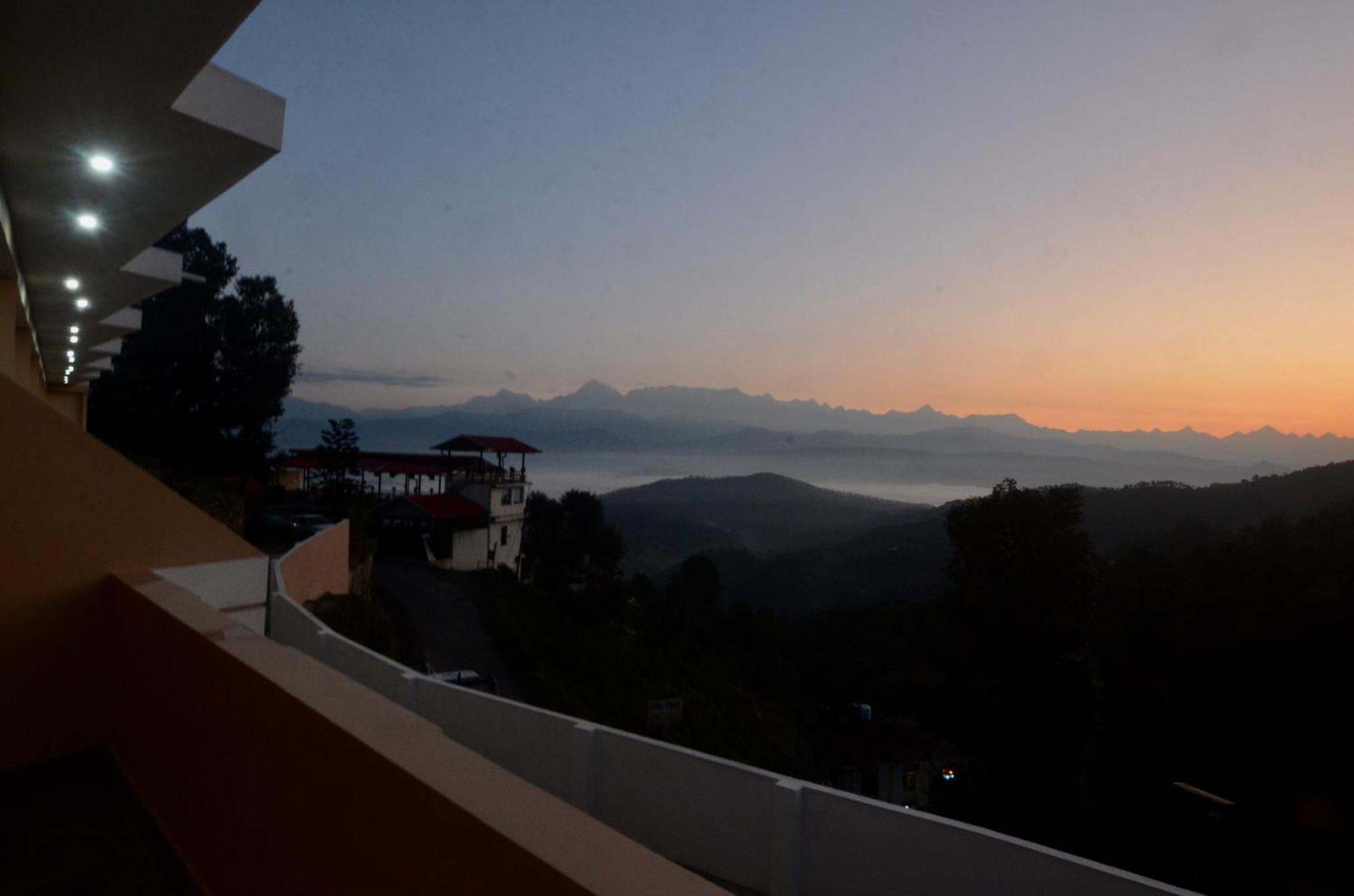 Uttarakhand Resort 코사니 외부 사진